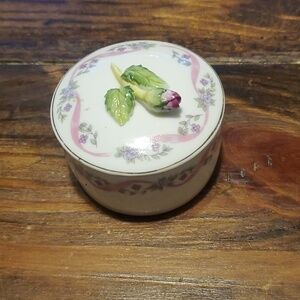 Mann Fine Bone China Rose Trinket Box